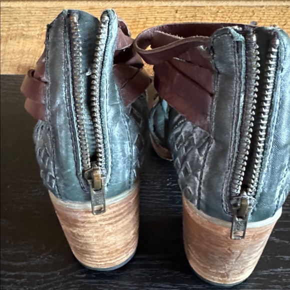 Freebird Penny in Teal Size 8 - Picture 10 of 12